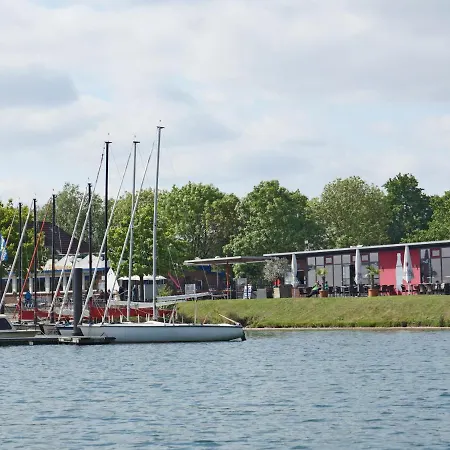 Floating 44 In - Boot 7 *