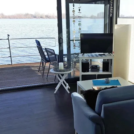 Floating 44 In - Boot 7