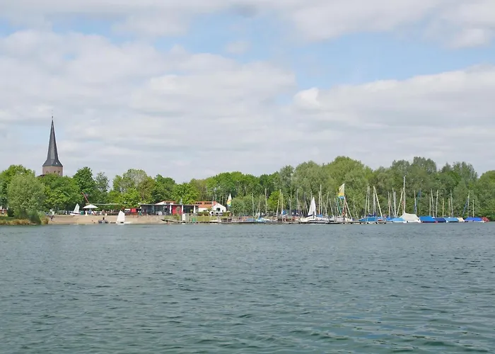 Floating 44 In - Boot 7 Nyaraló